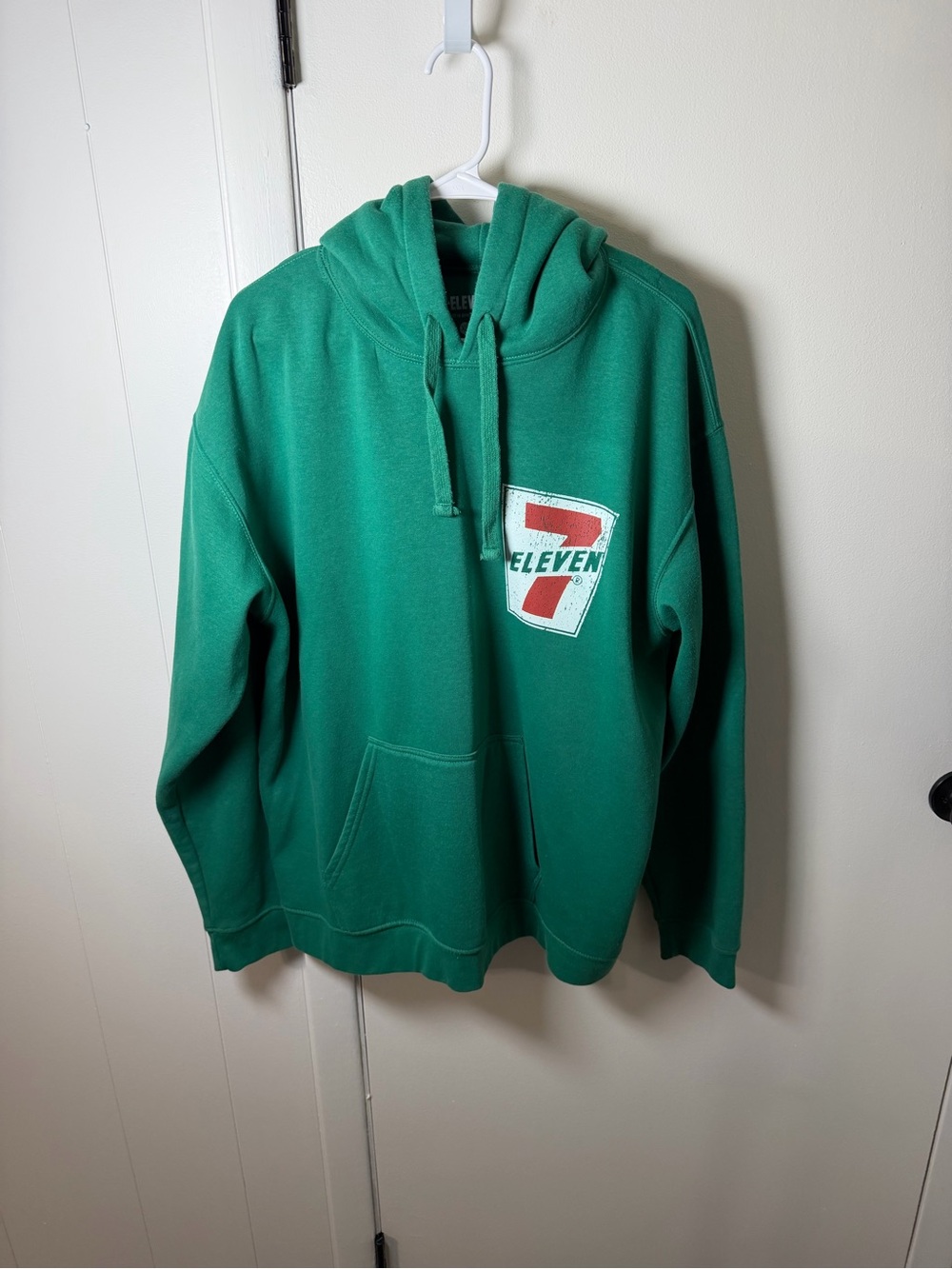 7‑Eleven Green Hoodie | Men’s XL | Logo Sweatshirt - Picture 2 of 6